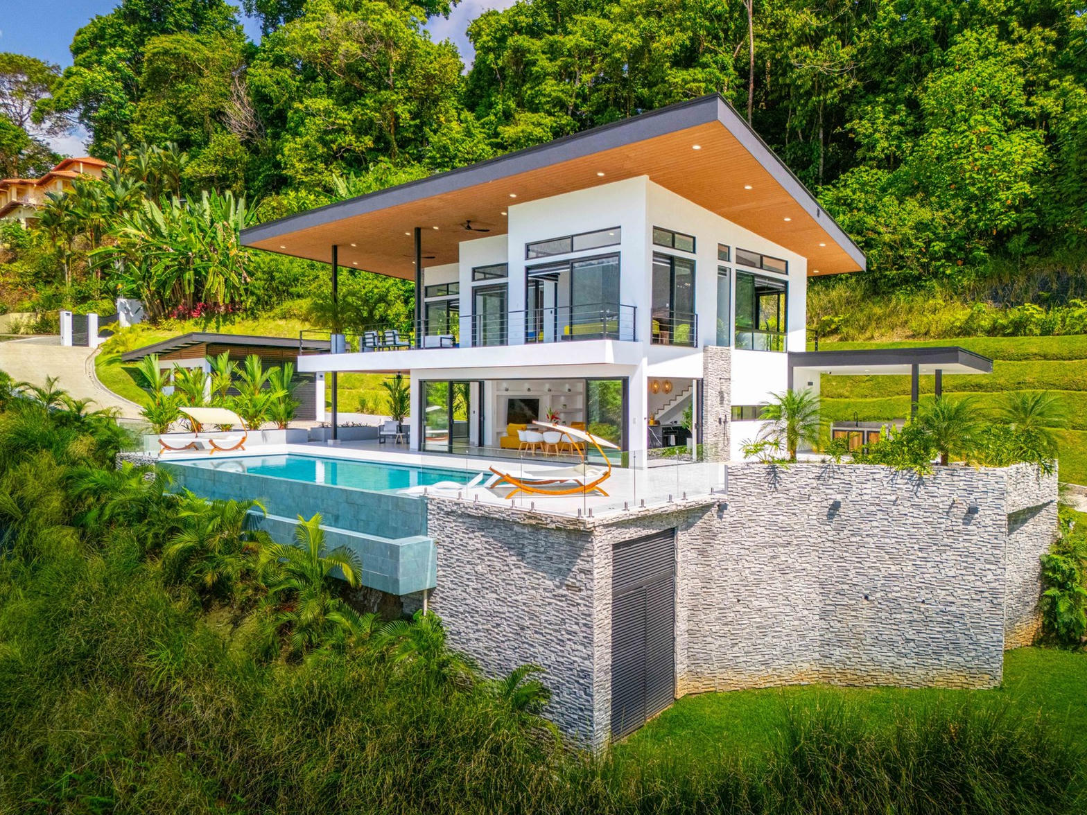 Modern villa with pool — rental